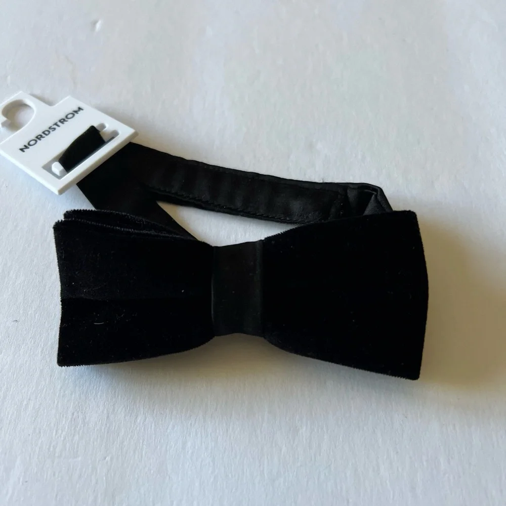 NORDSTROM FAMILY MOMENTS BOYS VELVET PRE-TIED BOW TIE BLACK OS ADJUSTABLE NWT
